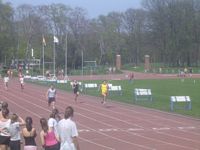 Ostatnie metry sztafety 4x100m, na torze 6 finiszuje Seweryn Karecki
